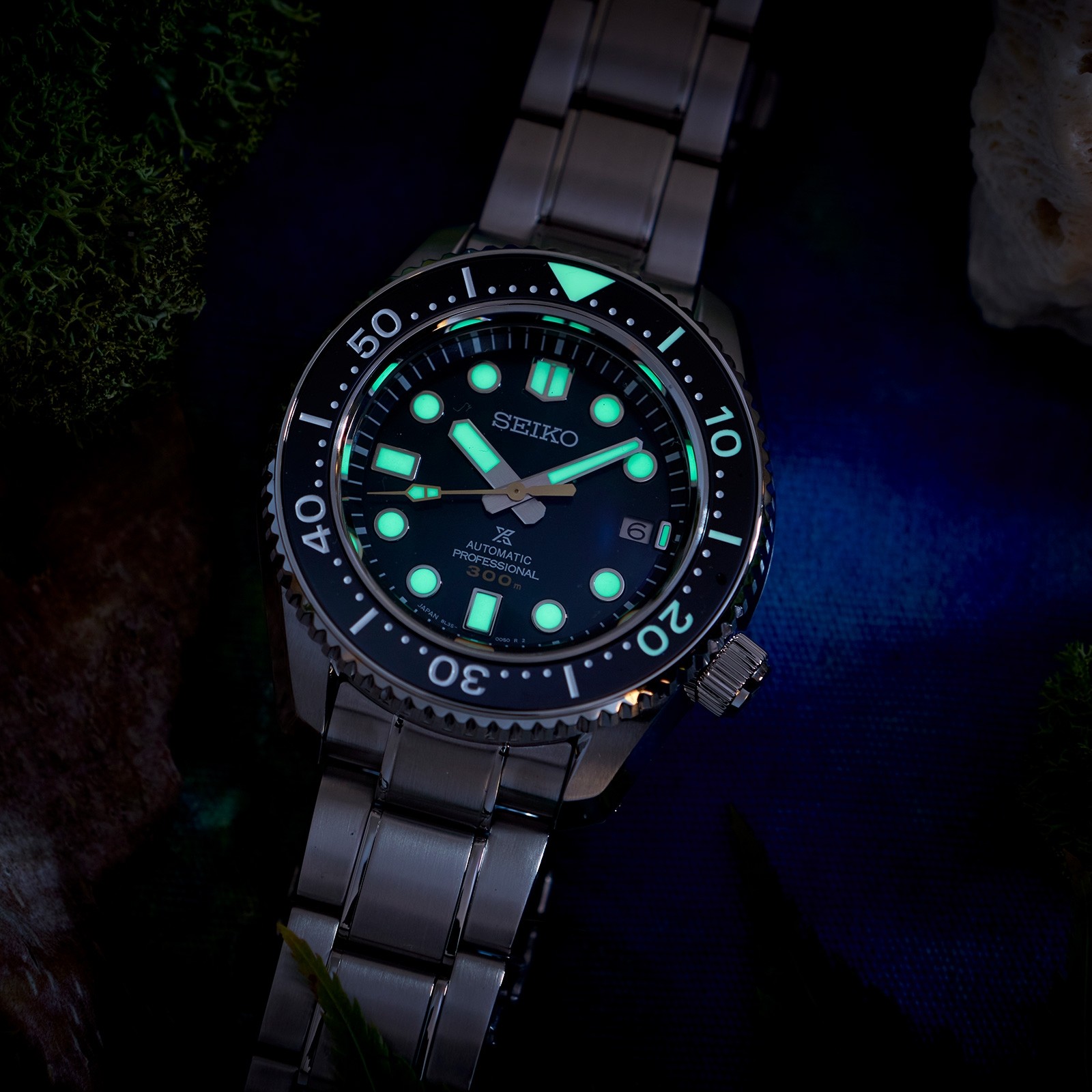 Arriba 77+ imagen seiko watch glow in the dark